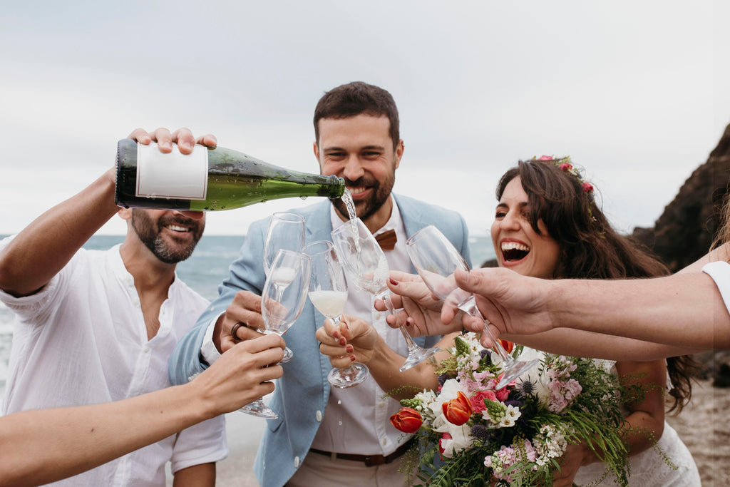 Bolsos de Rafia para Bodas: Tendencias, Estilos y Cómo Combinarlo en 2025 - KAF Bolsos