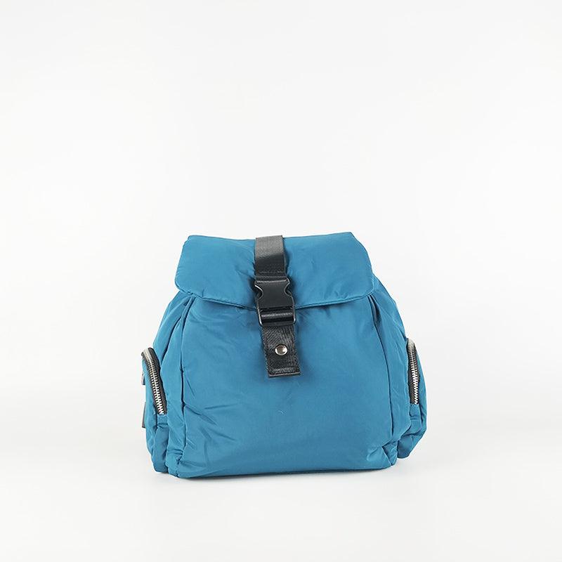 Mochila Nylon Acolchada con Solapa Azul - KAF Bolsos